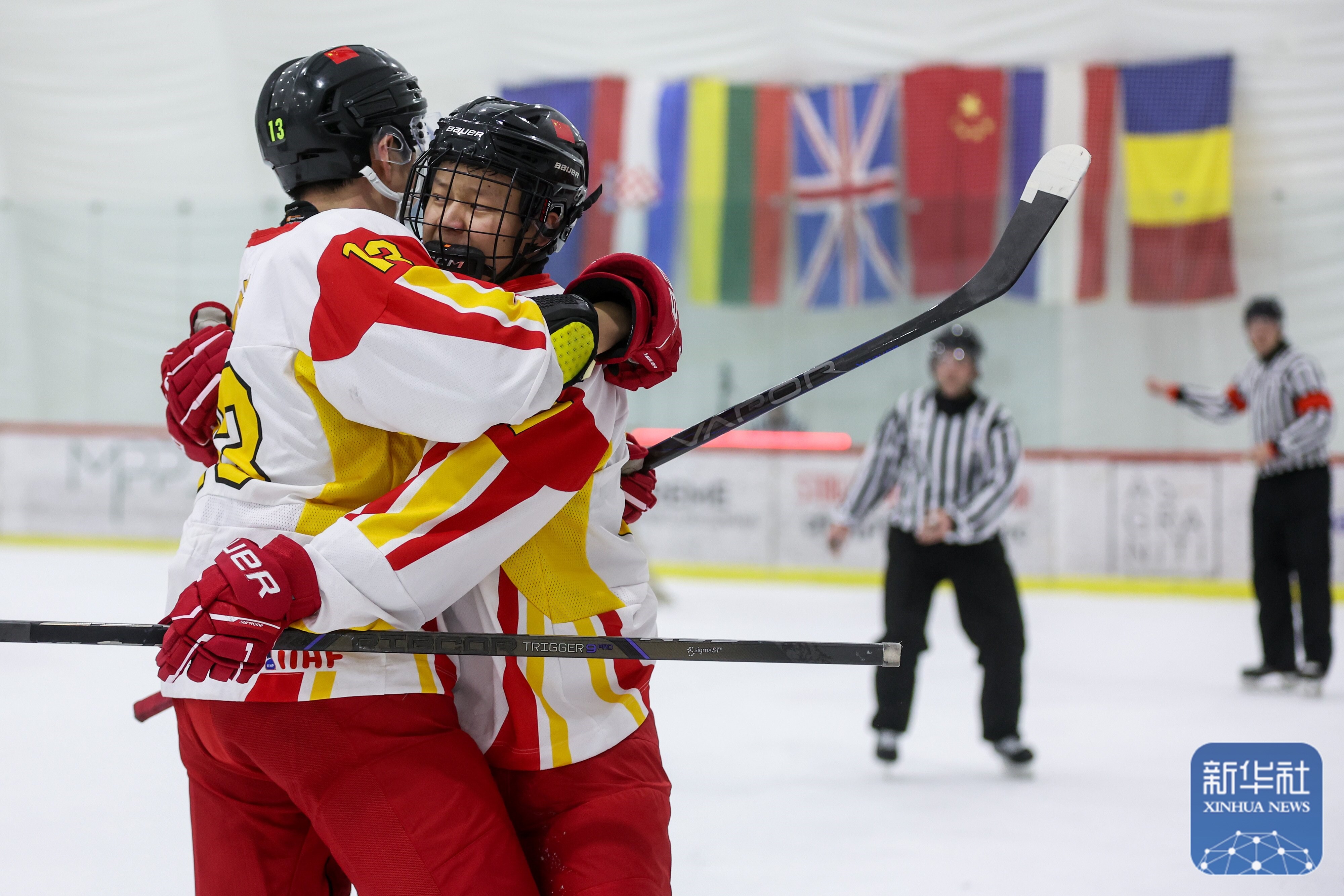 比赛双方的对抗十分激烈 比赛双方的对抗十分激烈