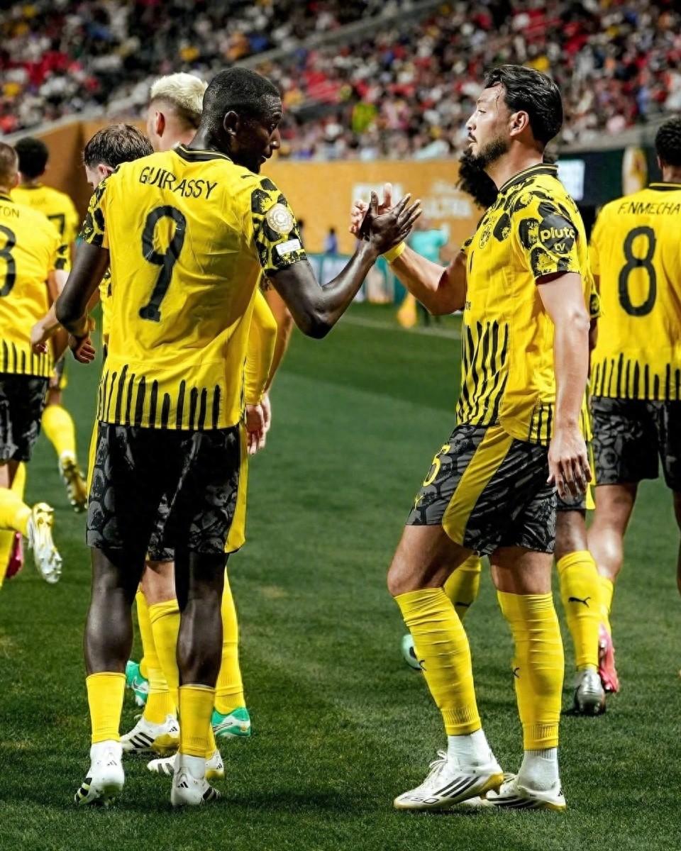 拜仁慕尼黑底莱赫维奇横扫,晋级欧冠四强! 拜仁慕尼黑底莱赫维奇横扫,晋级欧冠四强!