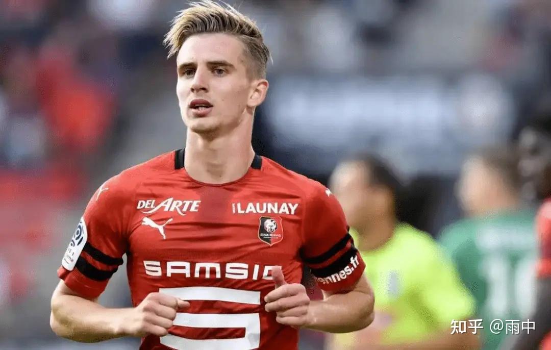 雷恩队近期在法甲比赛中大获胜利，声势日盛(琼崖纵队为何被解散)