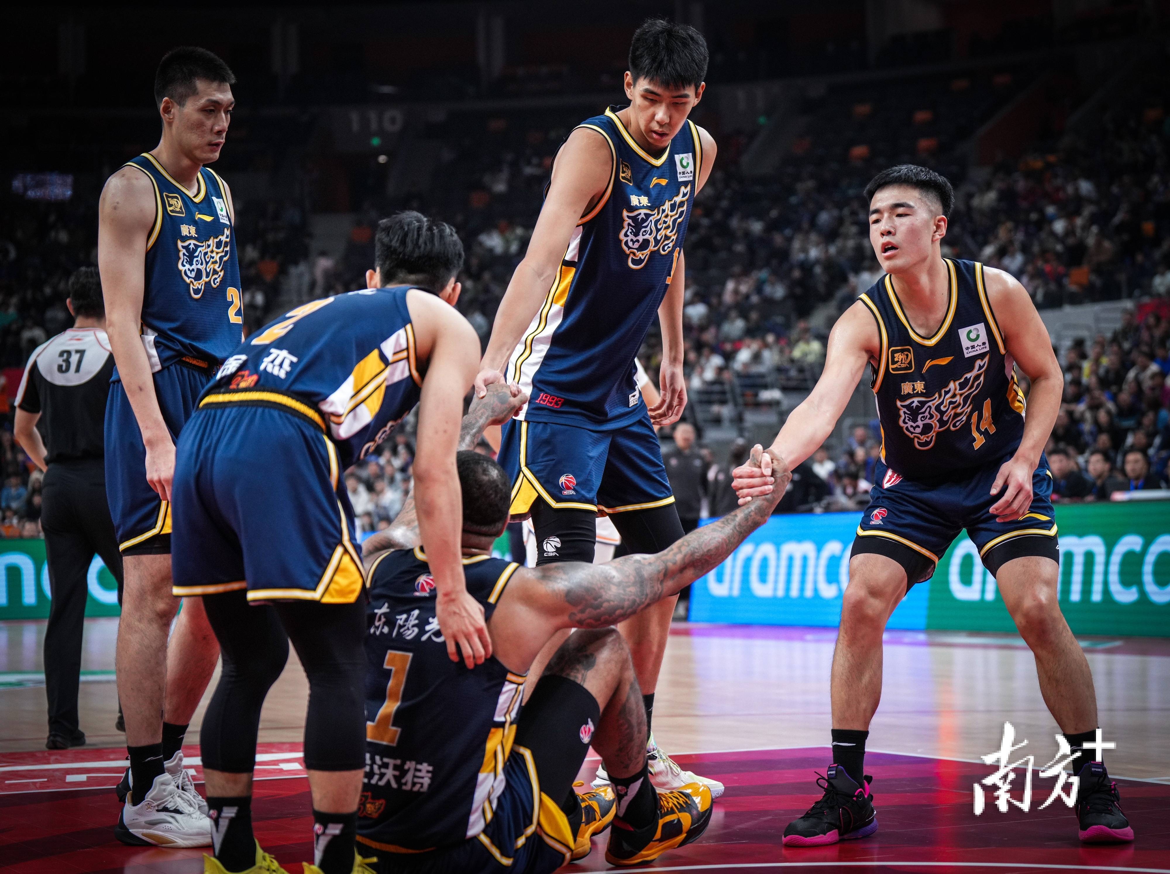 广东队主场作战，击败对手稳住领先优势