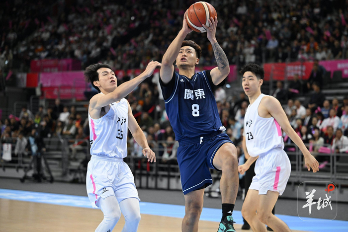 广东队主场作战，击败对手稳住领先优势