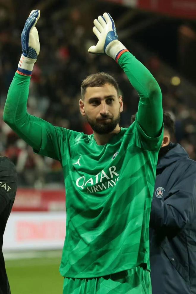 意大利守门员多纳鲁马