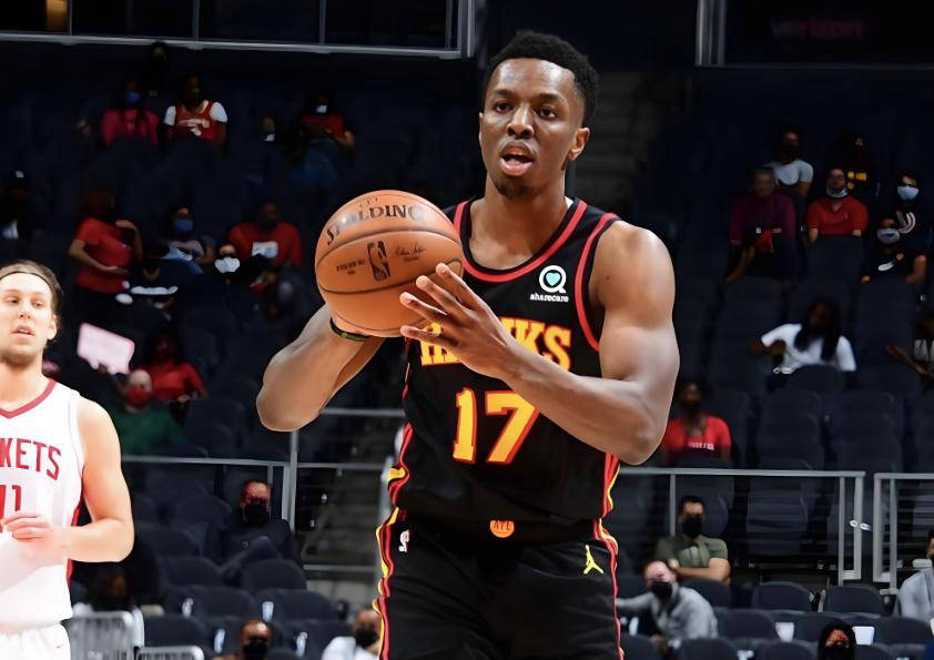 爱游戏体育-老鹰队经验老将率先崛起，带领球队向前进