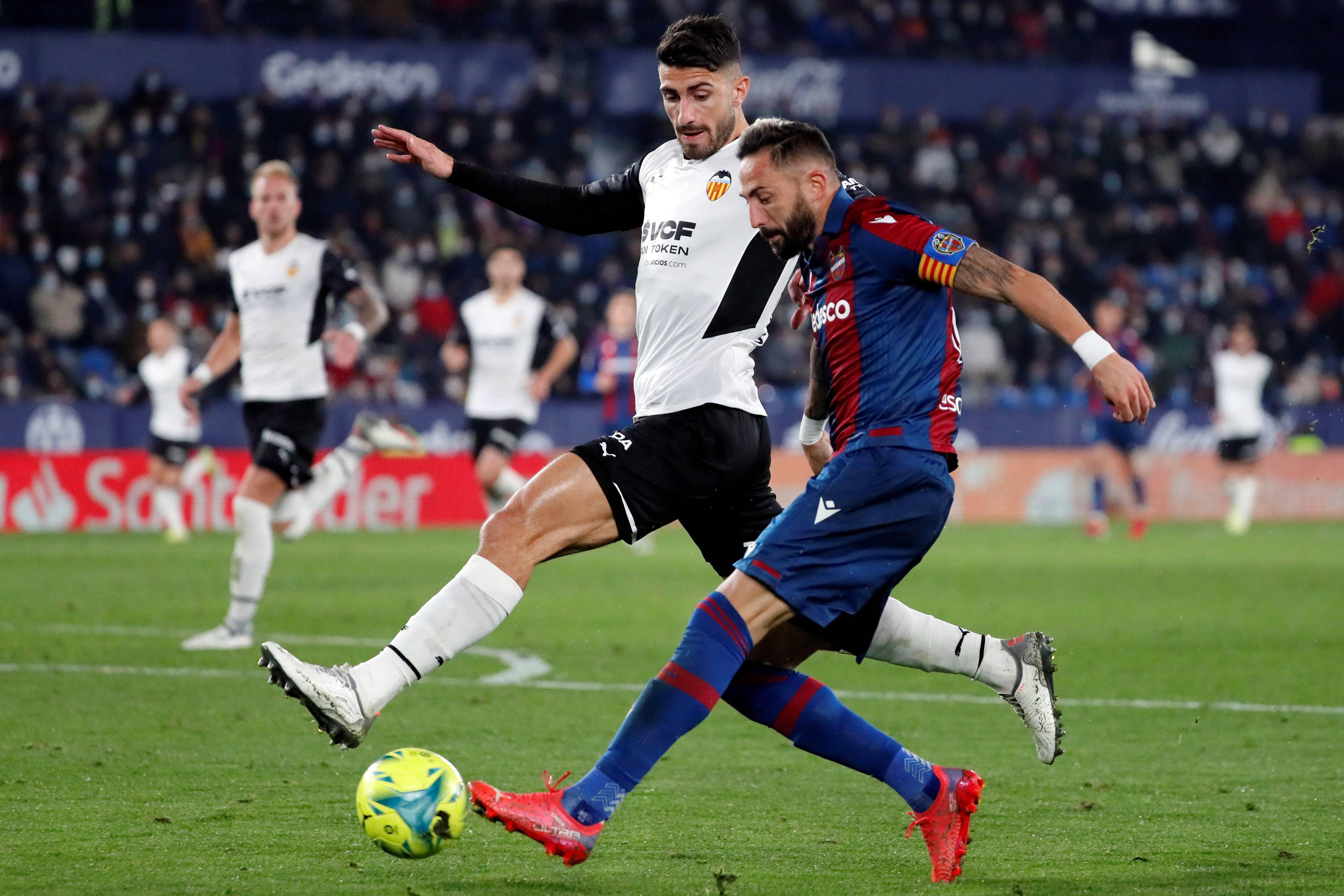 爱游戏-瓦伦西亚主场失利，遭遇主场卫不住