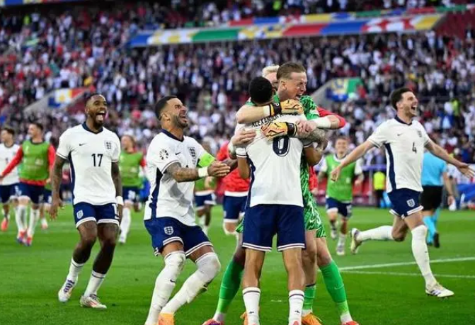 爱游戏体育-包含欧洲联赛新赛季揭幕，多支球队冲击冠军桂冠的词条