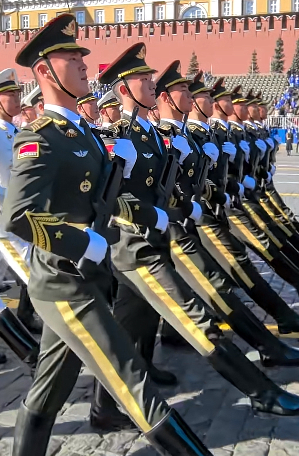 爱游戏官网-女子飒爽英姿